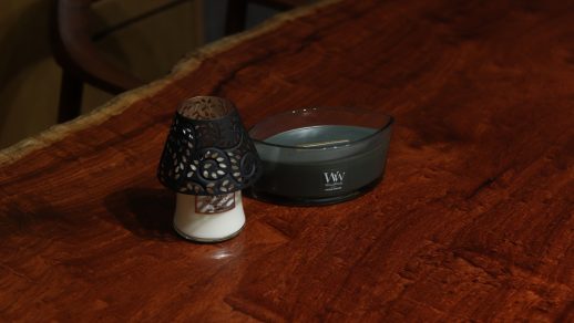 カリン一枚板とキャンドル