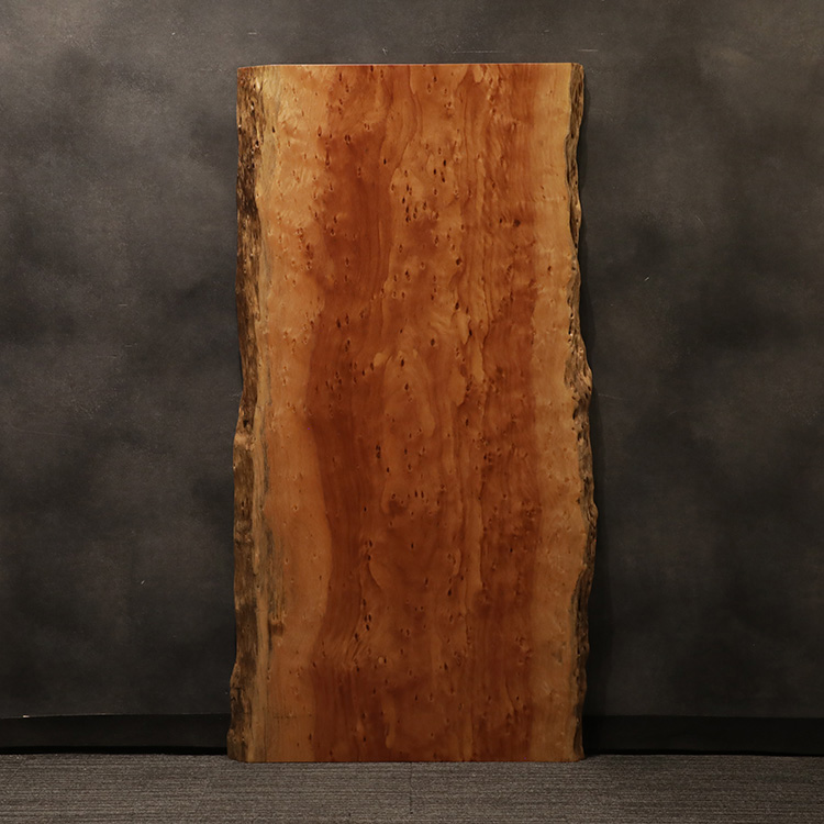 国内最大級の一枚板専門店　アトリエ木馬（名古屋）