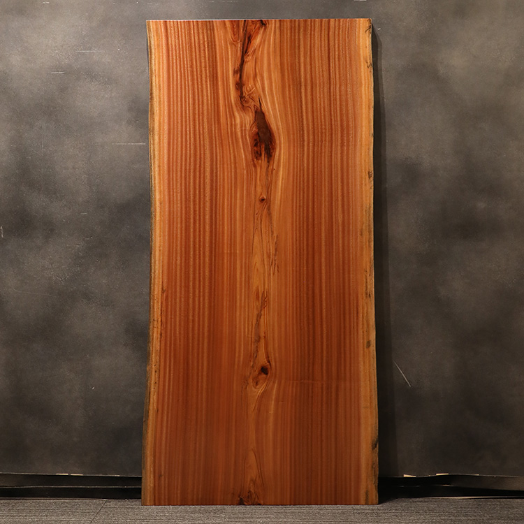 国内最大級の一枚板専門店　アトリエ木馬（名古屋）