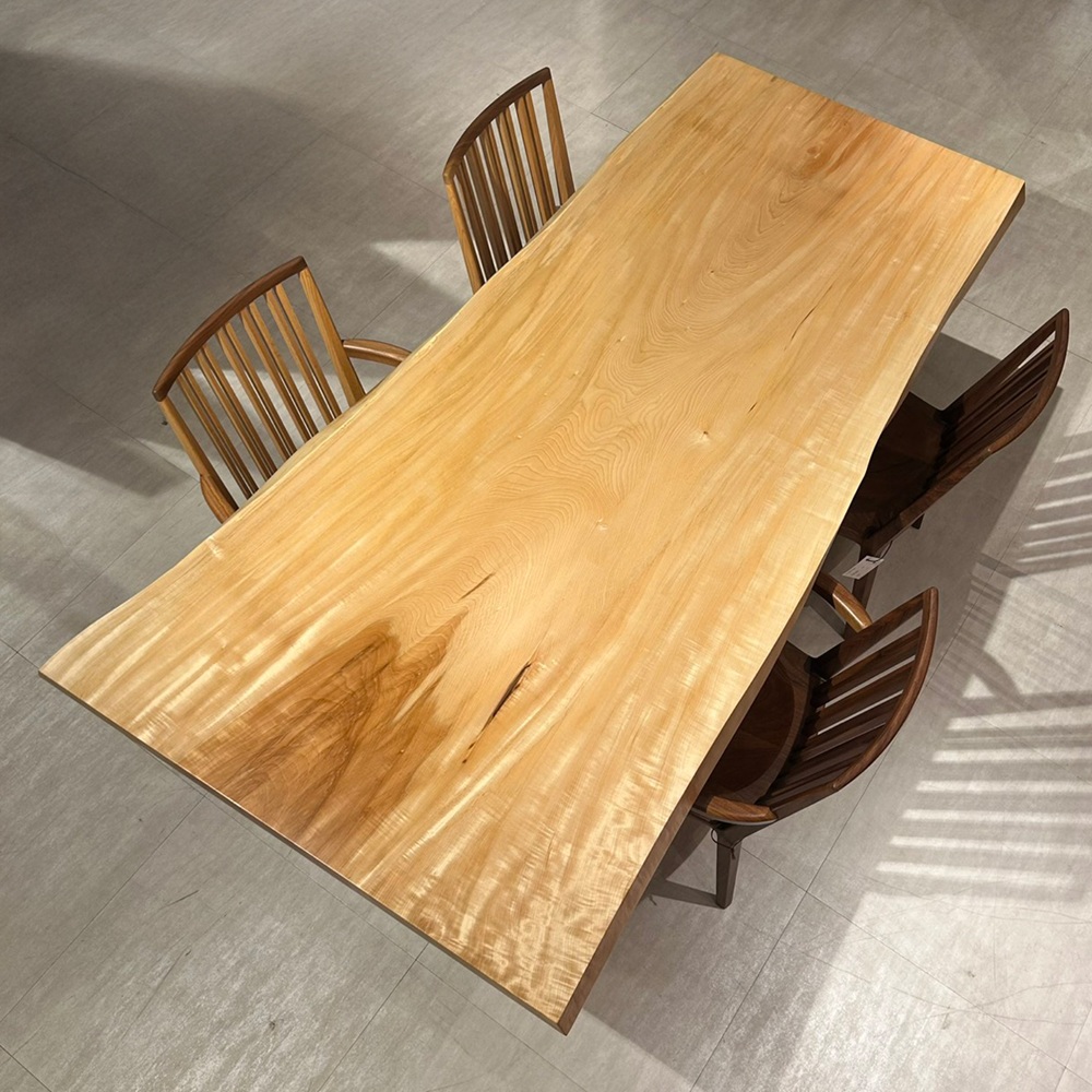 横浜店おすすめのトチ一枚板