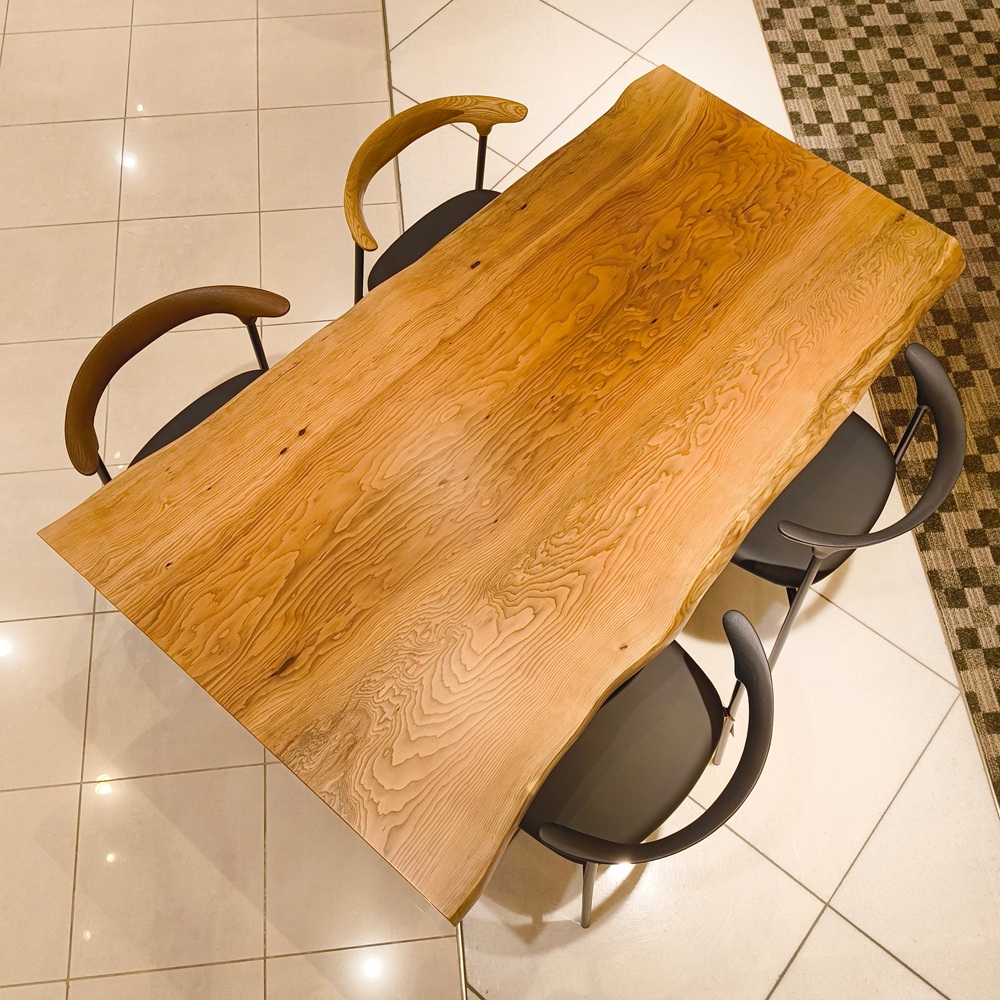 梅田店おすすめのカツラ一枚板