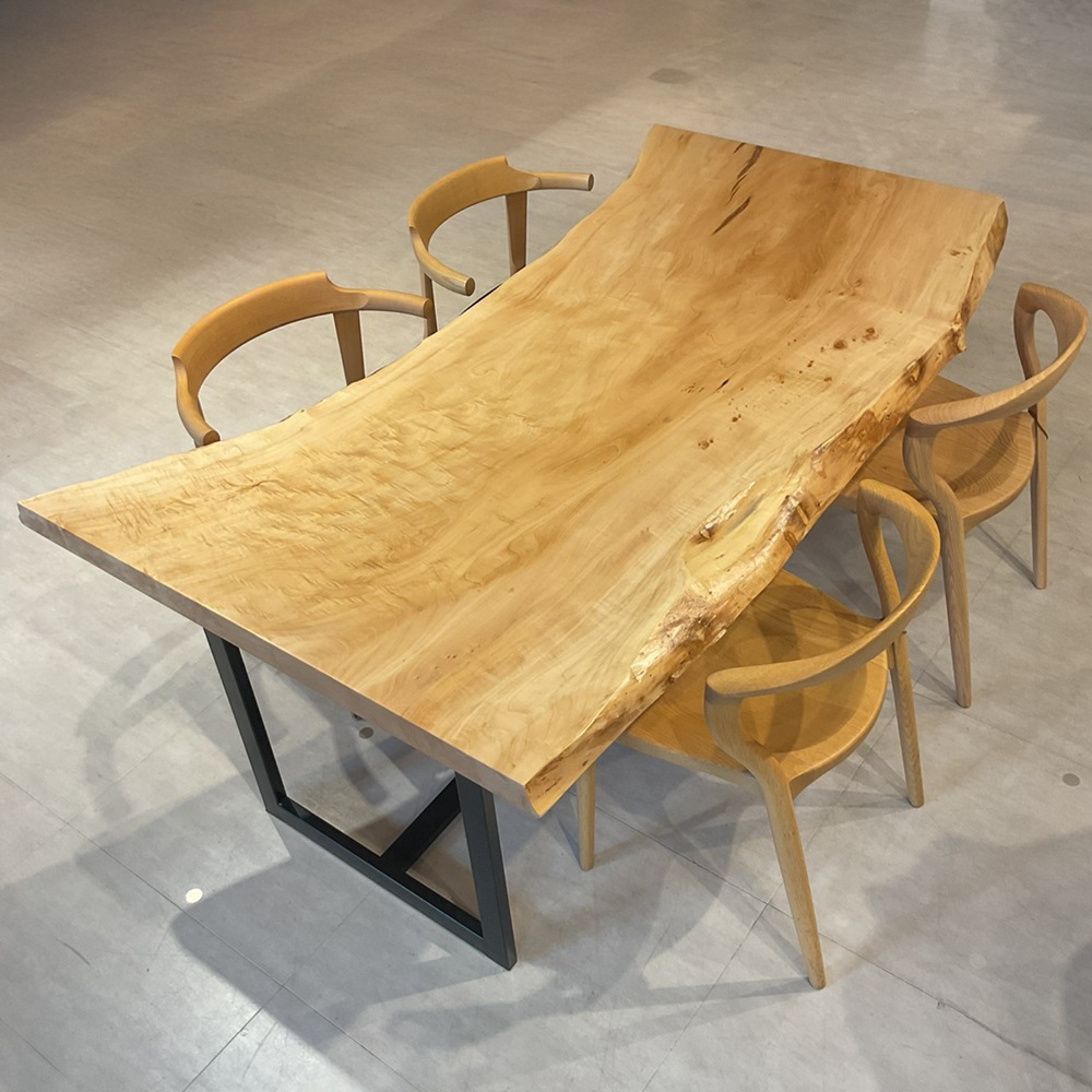 天神店おすすめのトチ一枚板