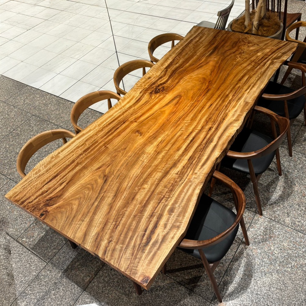 新宿店おすすめのクス一枚板