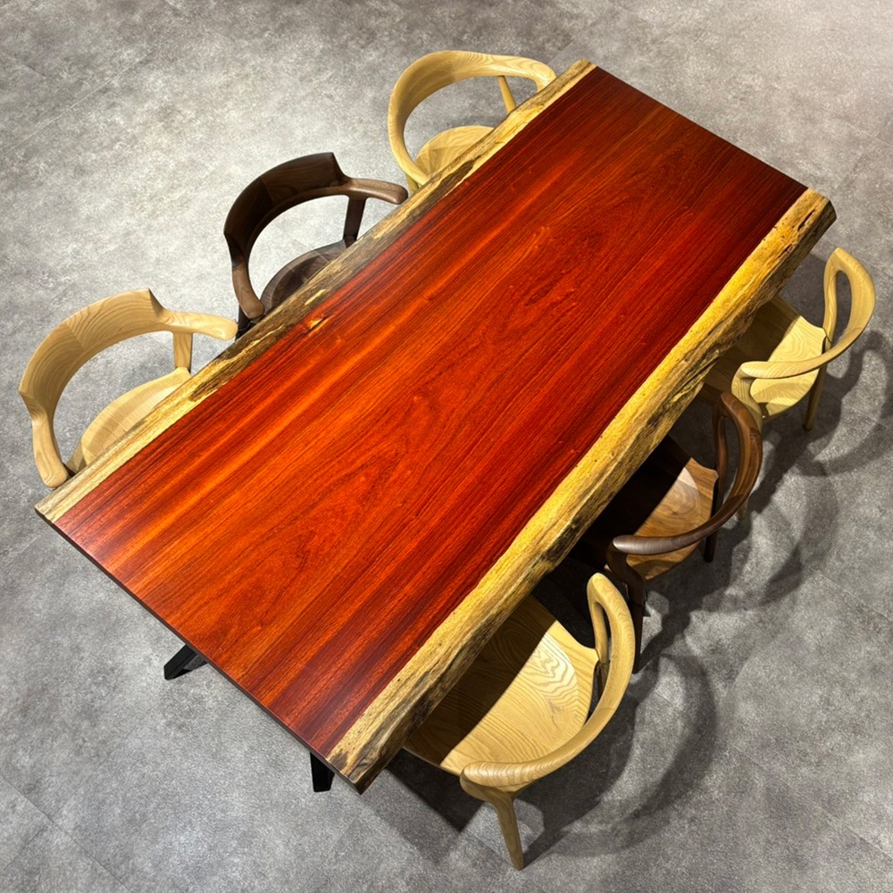 国内最大級の一枚板専門店　アトリエ木馬（名古屋）