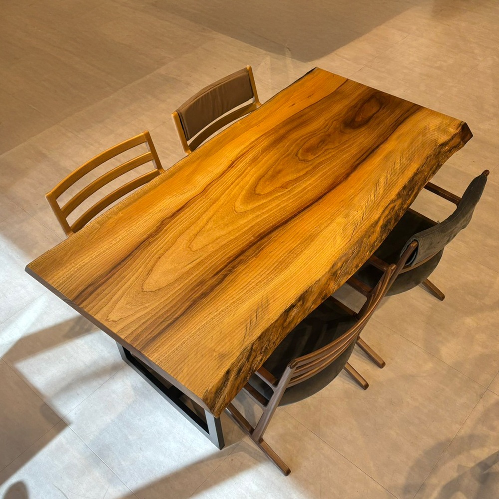 天神店おすすめのクス一枚板