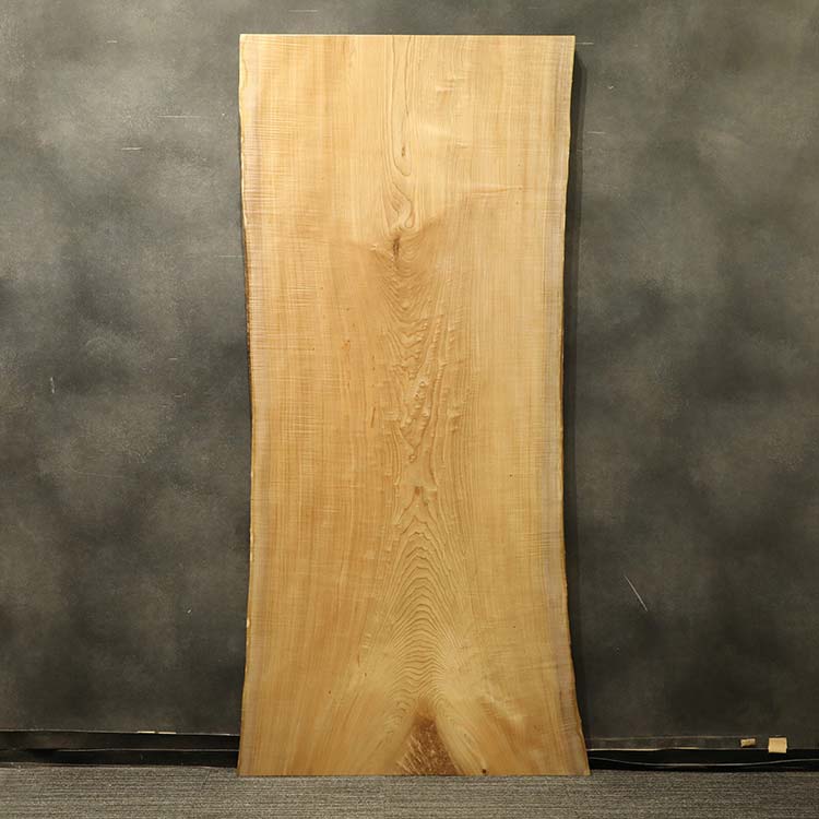 国内最大級の一枚板専門店　アトリエ木馬（名古屋）