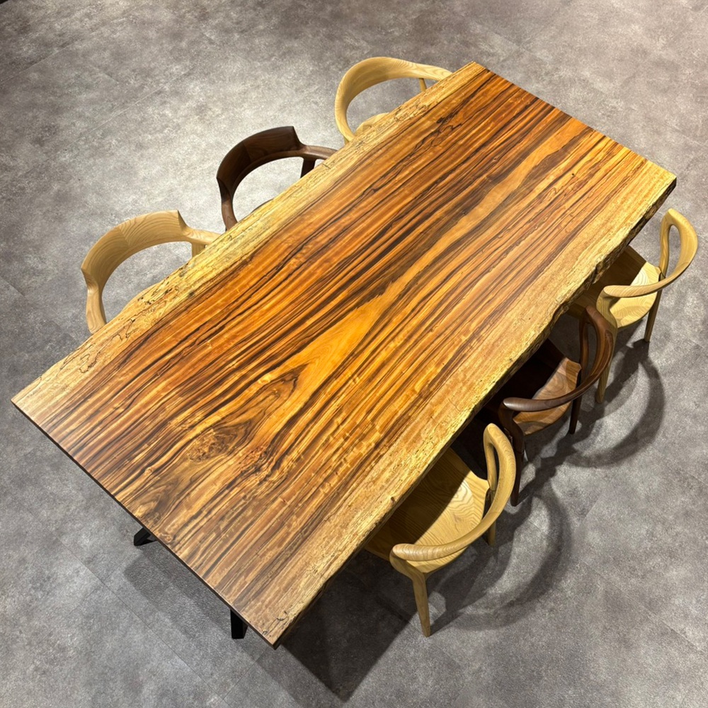 国内最大級の一枚板専門店　アトリエ木馬（名古屋）