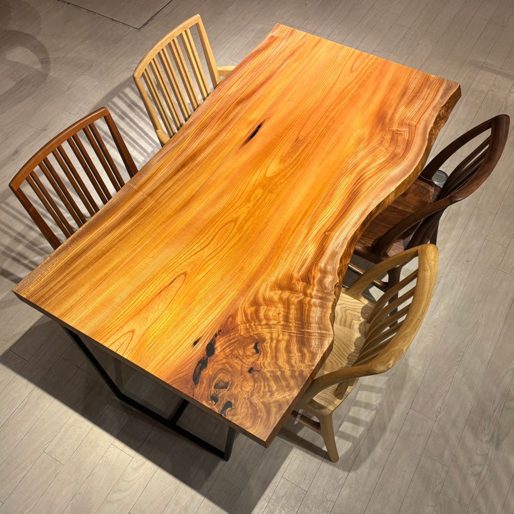 新宿店おすすめのケヤキ一枚板