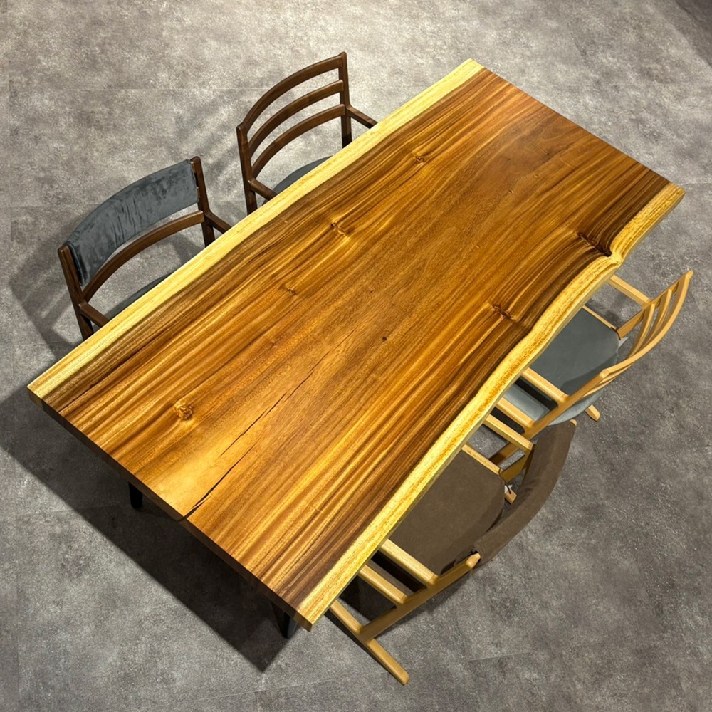 国内最大級の一枚板専門店　アトリエ木馬（名古屋）