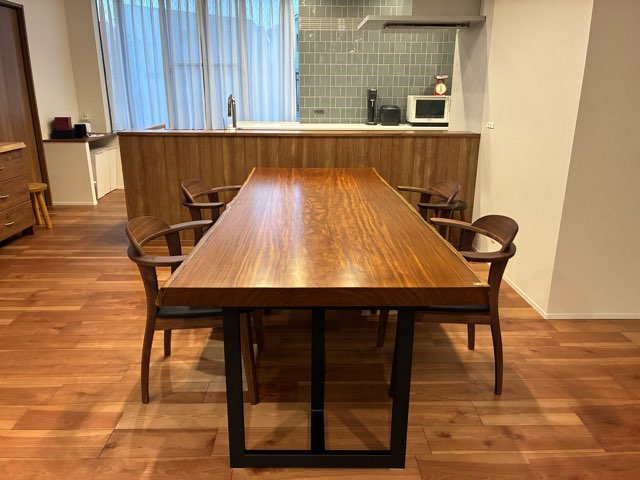 アサメラ一枚板テーブル納品事例