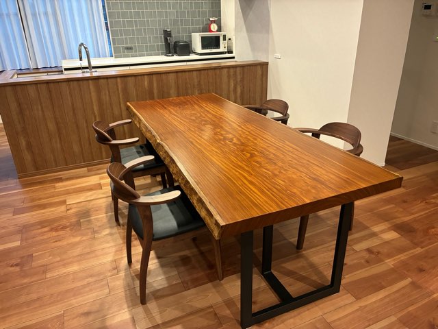 アサメラ一枚板テーブル納品事例