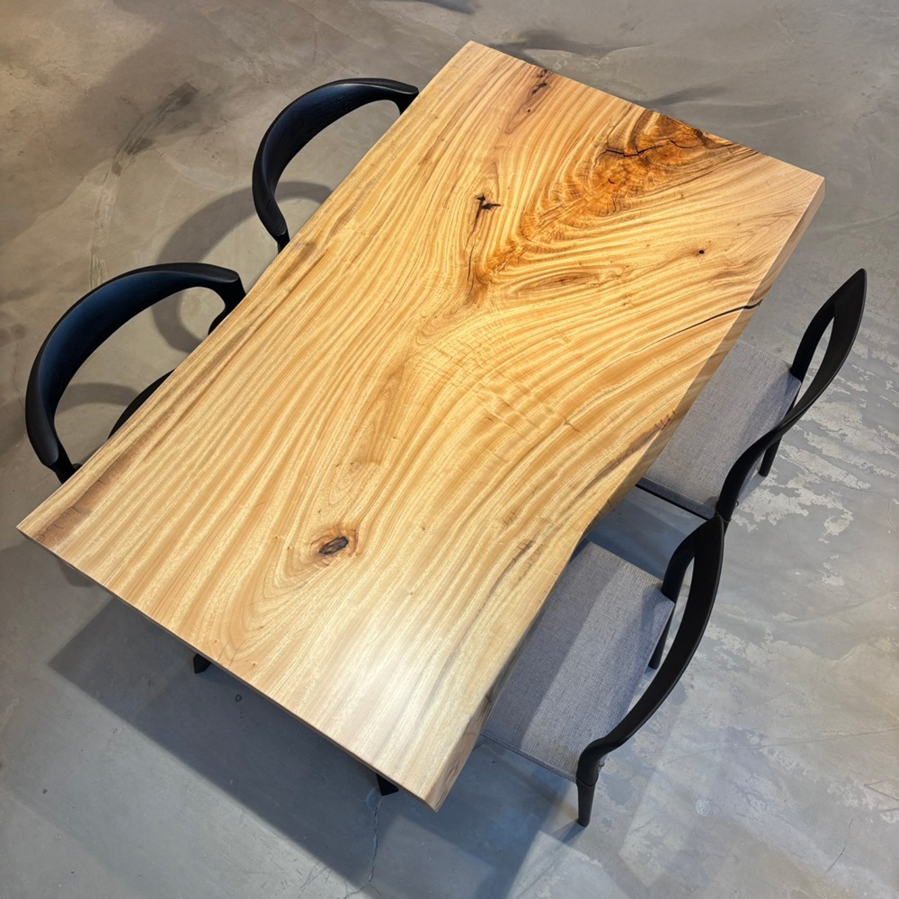 吉祥寺店おすすめのクス一枚板