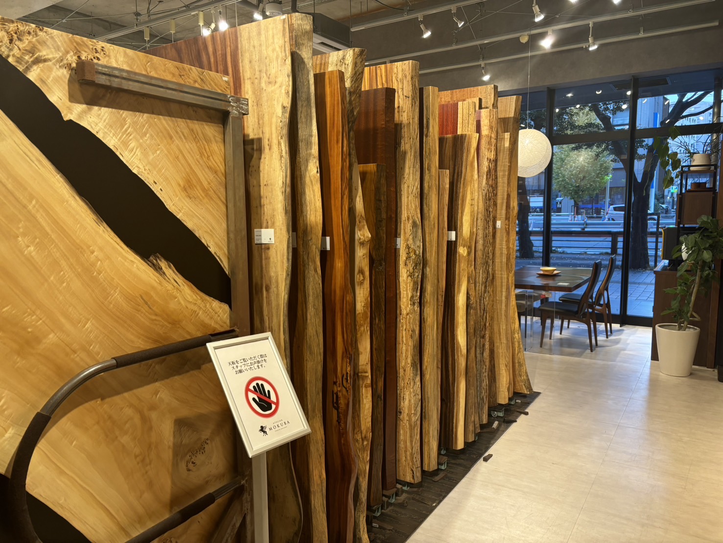 天神ギャラリー店内