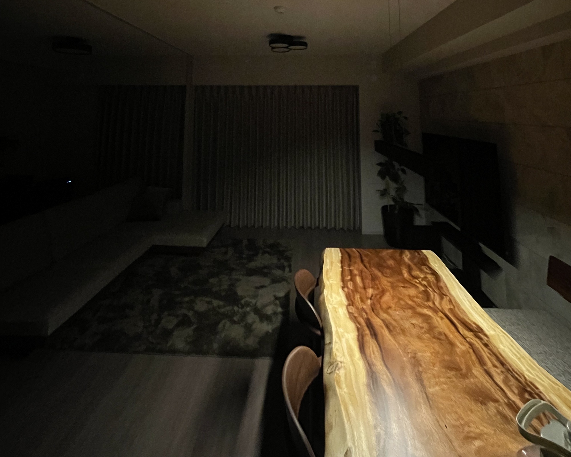 モンキーポッド一枚板テーブル納品事例