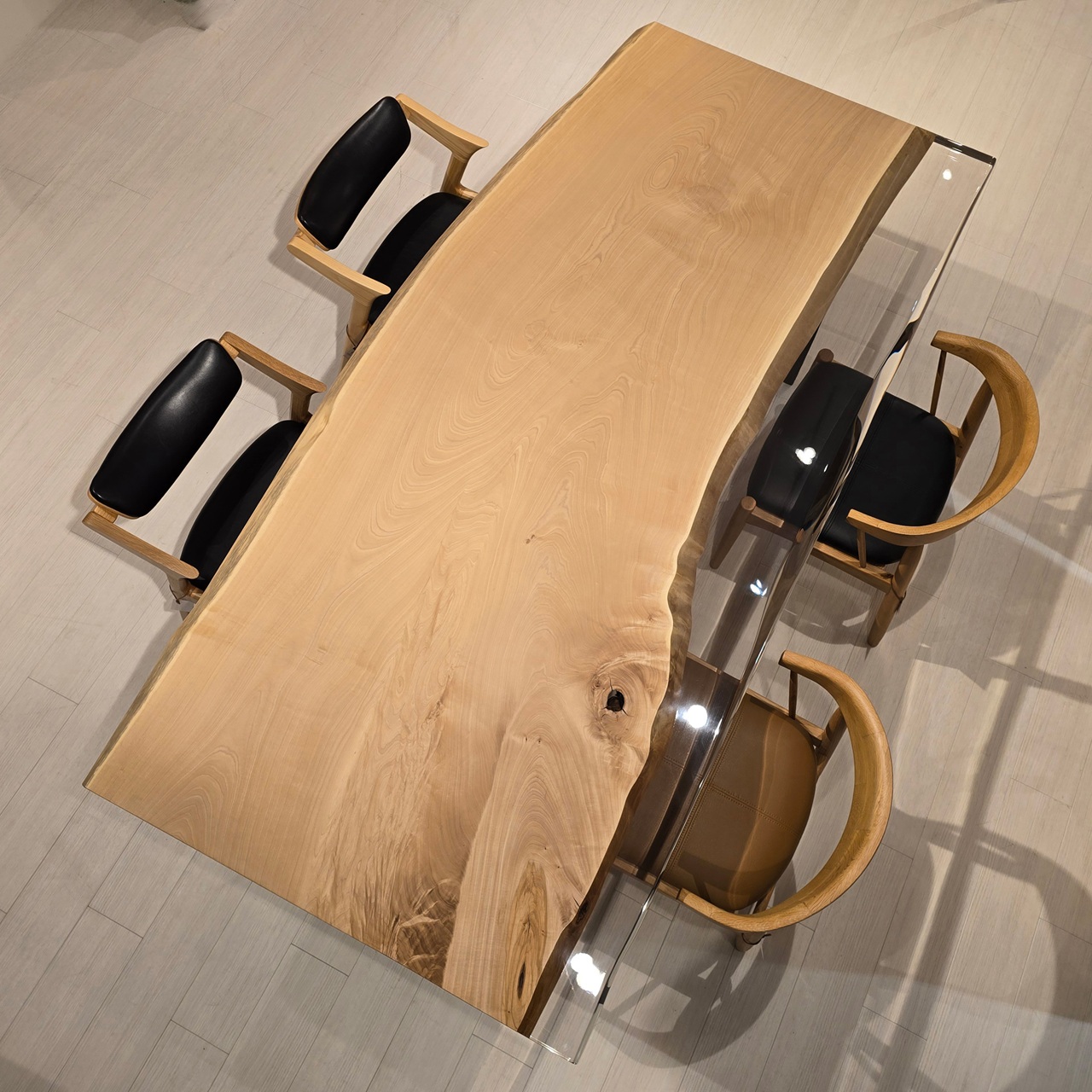 神戸店おすすめのトチレジンテーブル