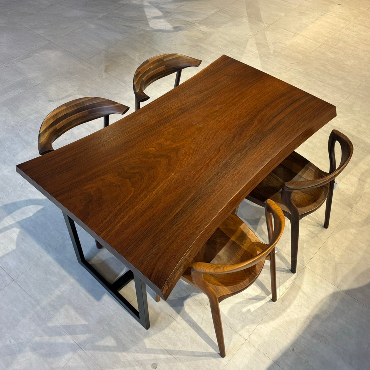 天神店おすすめのウォールナット一枚板