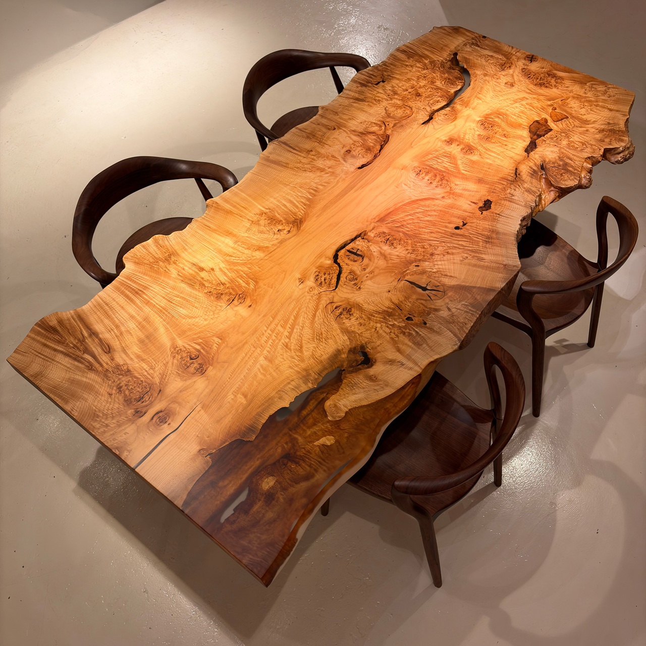 青山店おすすめのメープル一枚板