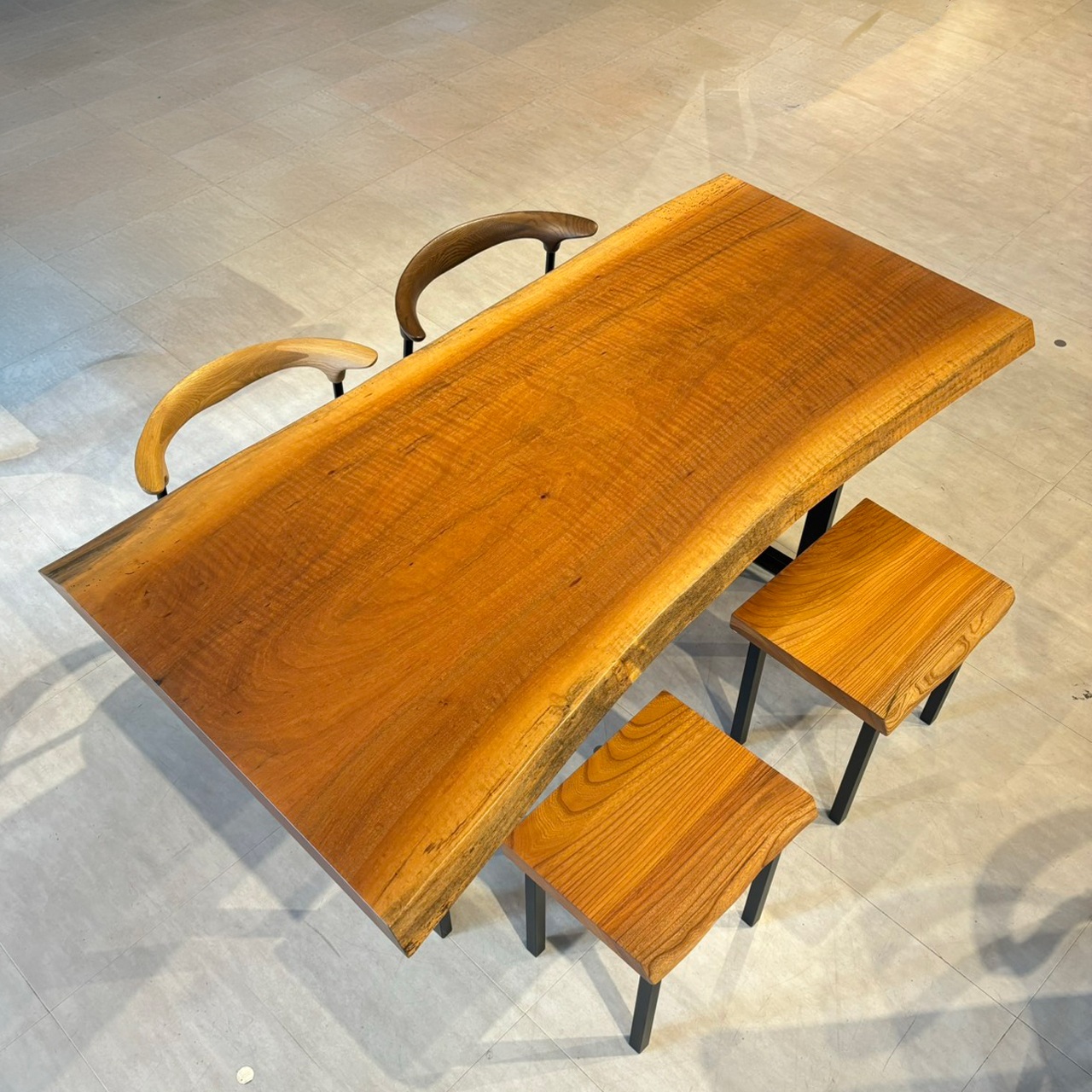 天神店おすすめのタブ一枚板