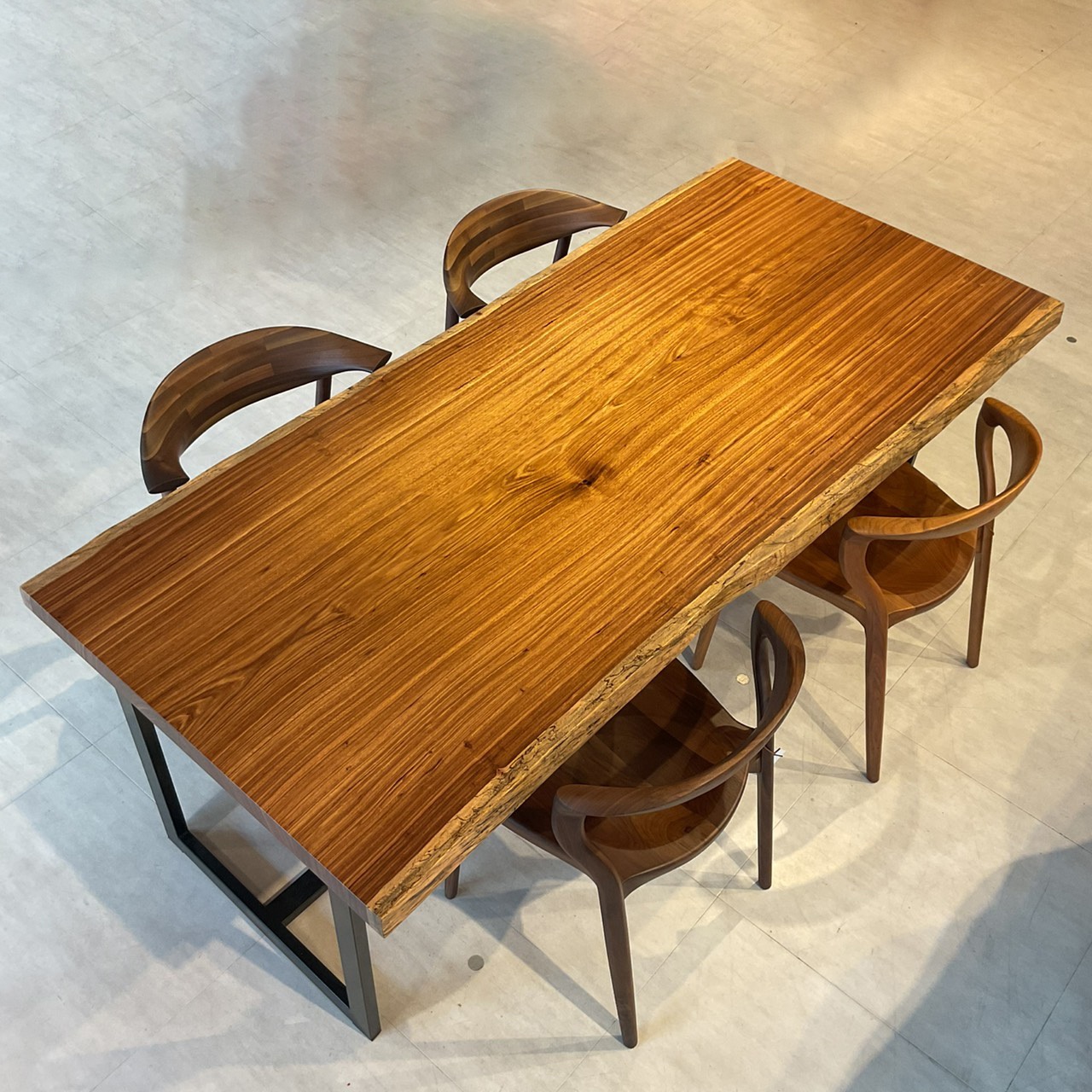 天神店おすすめのベリ一枚板