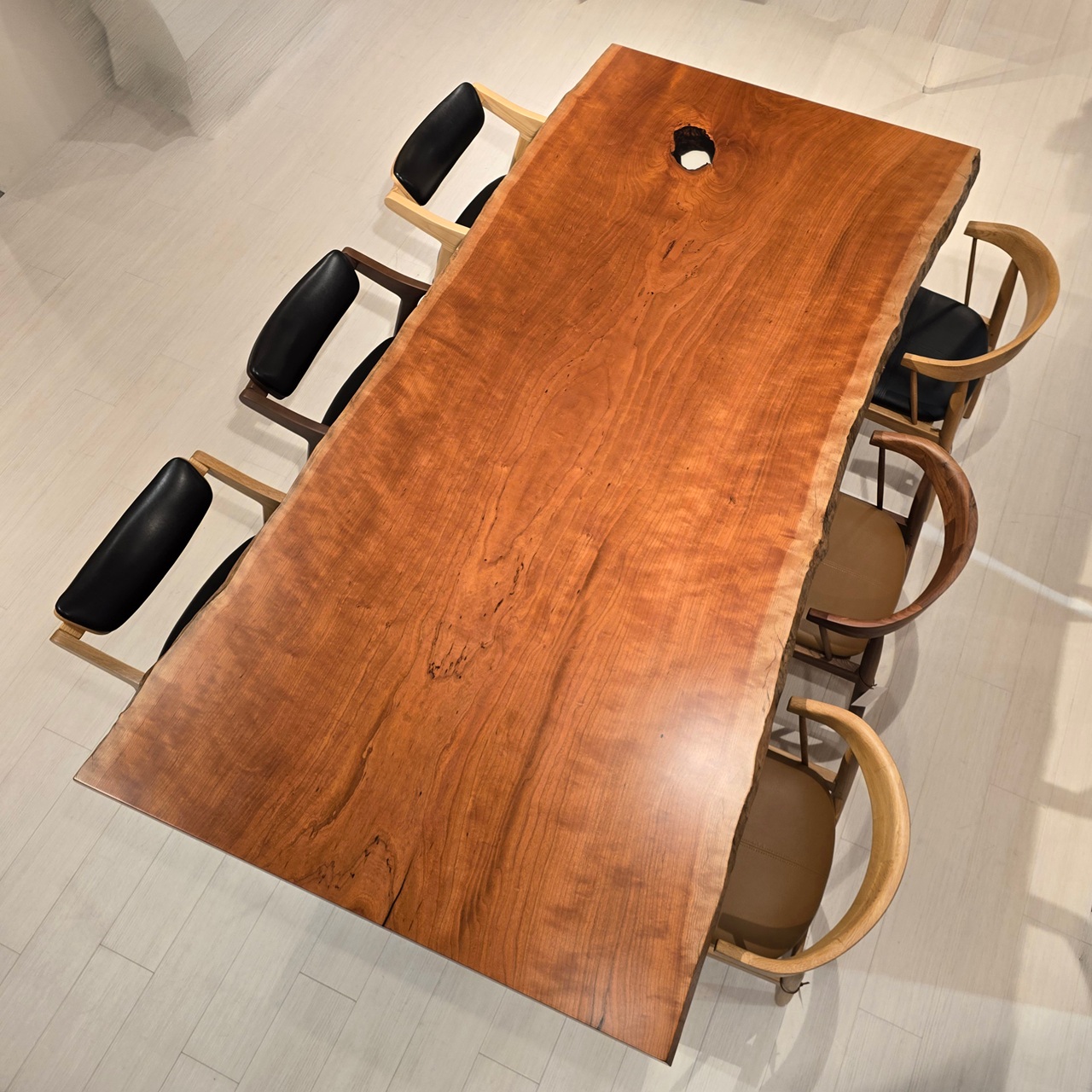 神戸店おすすめのチェリー一枚板