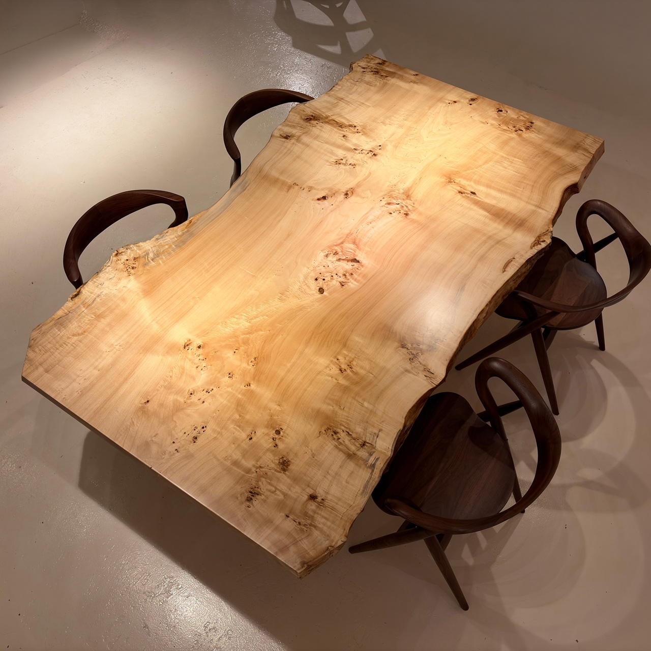 青山店おすすめのポプラ一枚板