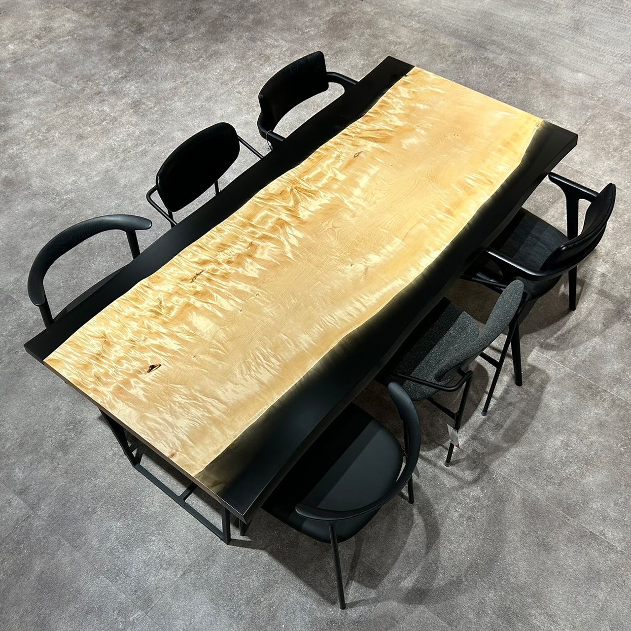 名古屋店おすすめのトチレジンテーブル