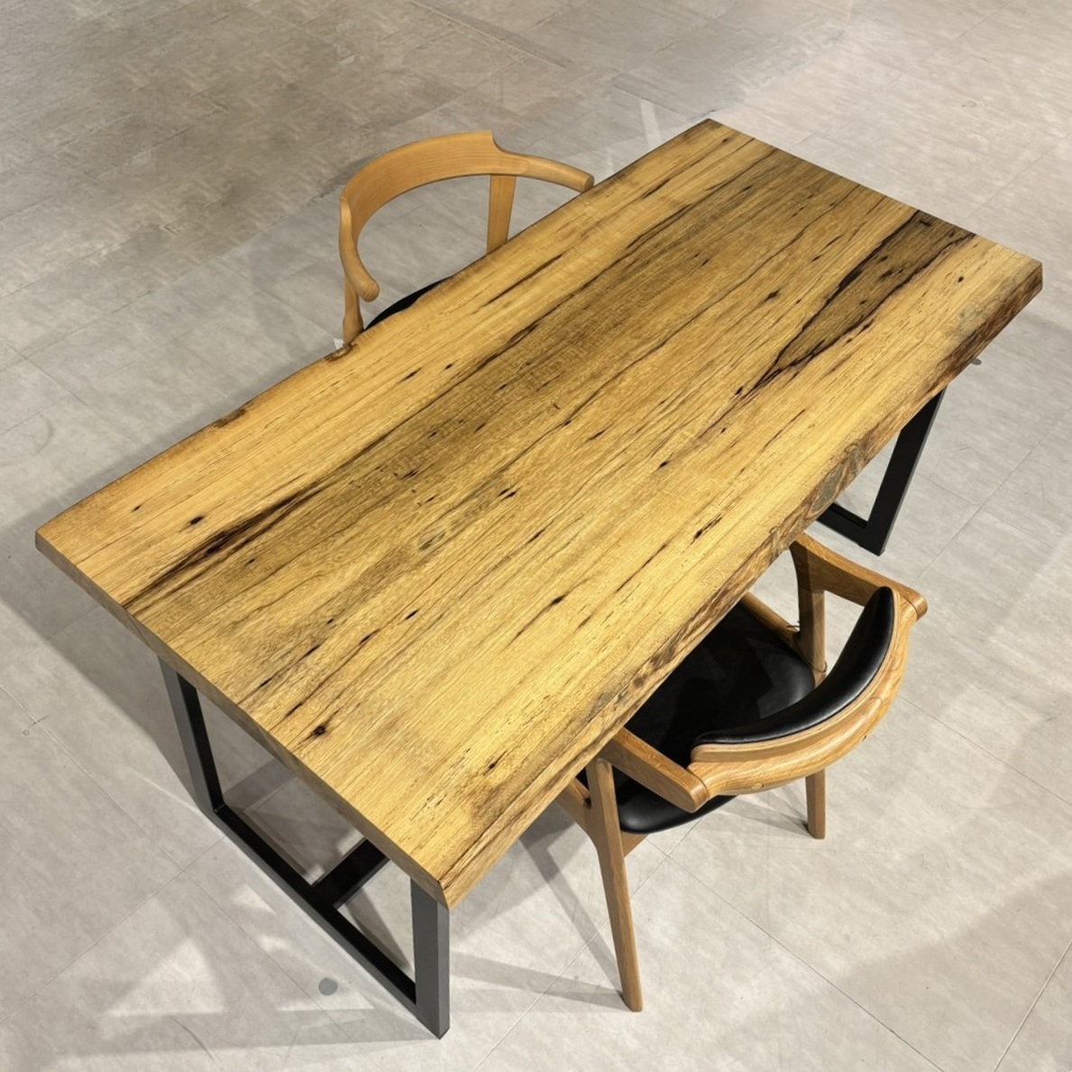 天神店おすすめのリンバ一枚板