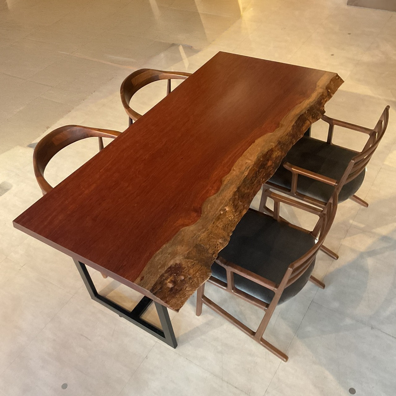 天神店おすすめのブビンガ一枚板