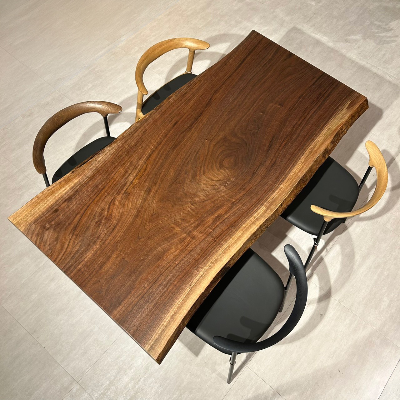 横浜店おすすめのウォールナット一枚板