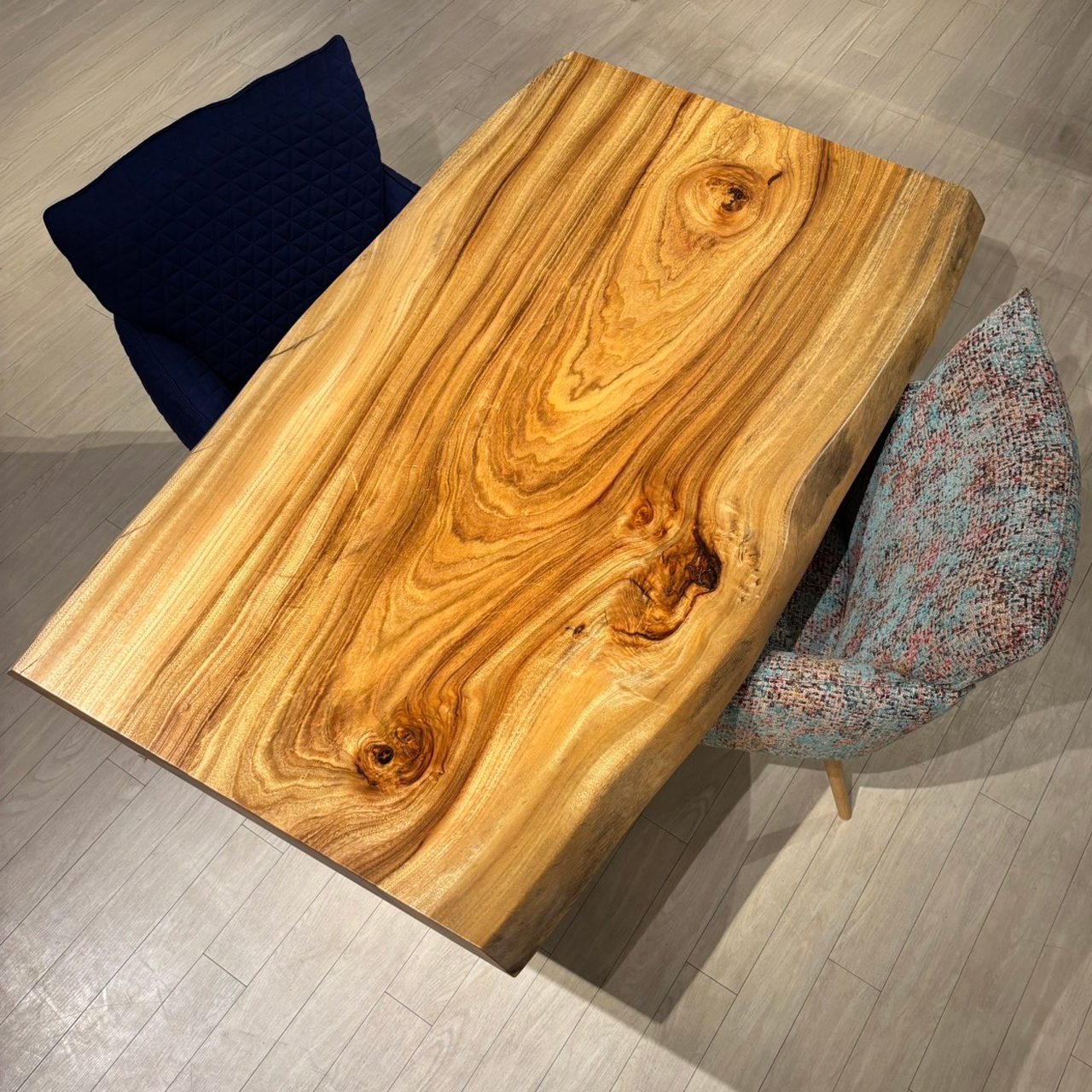 新宿店おすすめのクス一枚板