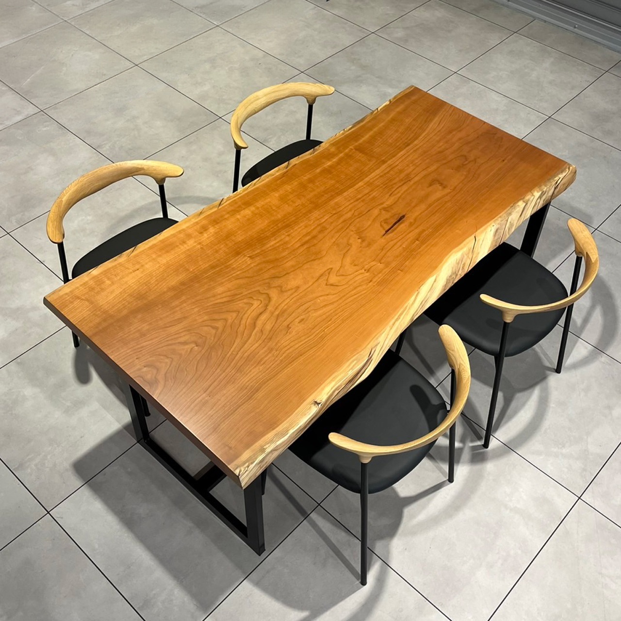 大川店おすすめのチェリー一枚板