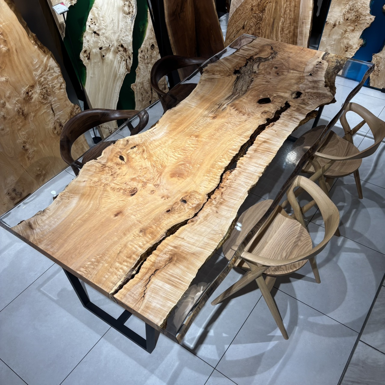 新宿レジン店おすすめのキルトメープルレジンテーブル