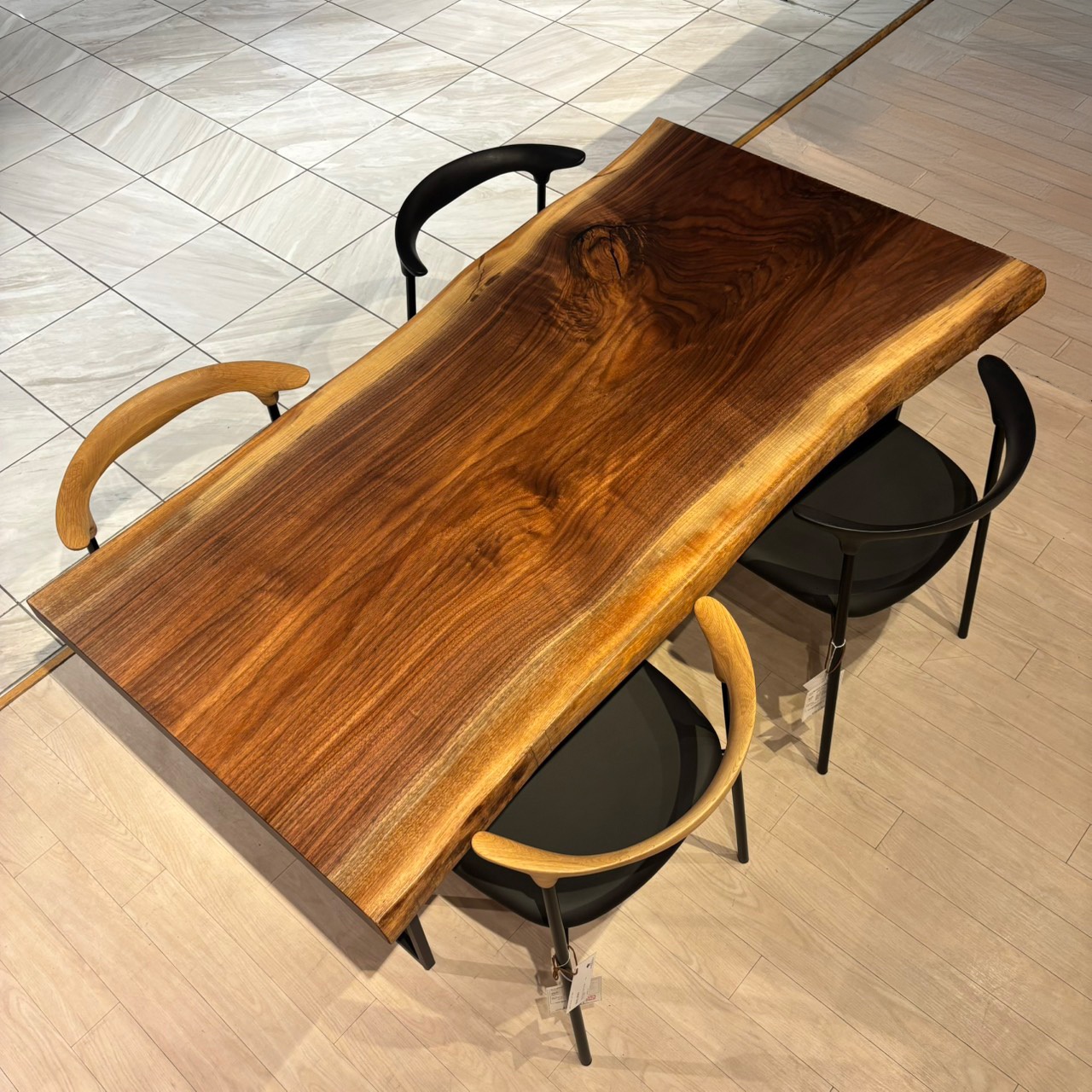 新宿店おすすめのウォールナット一枚板