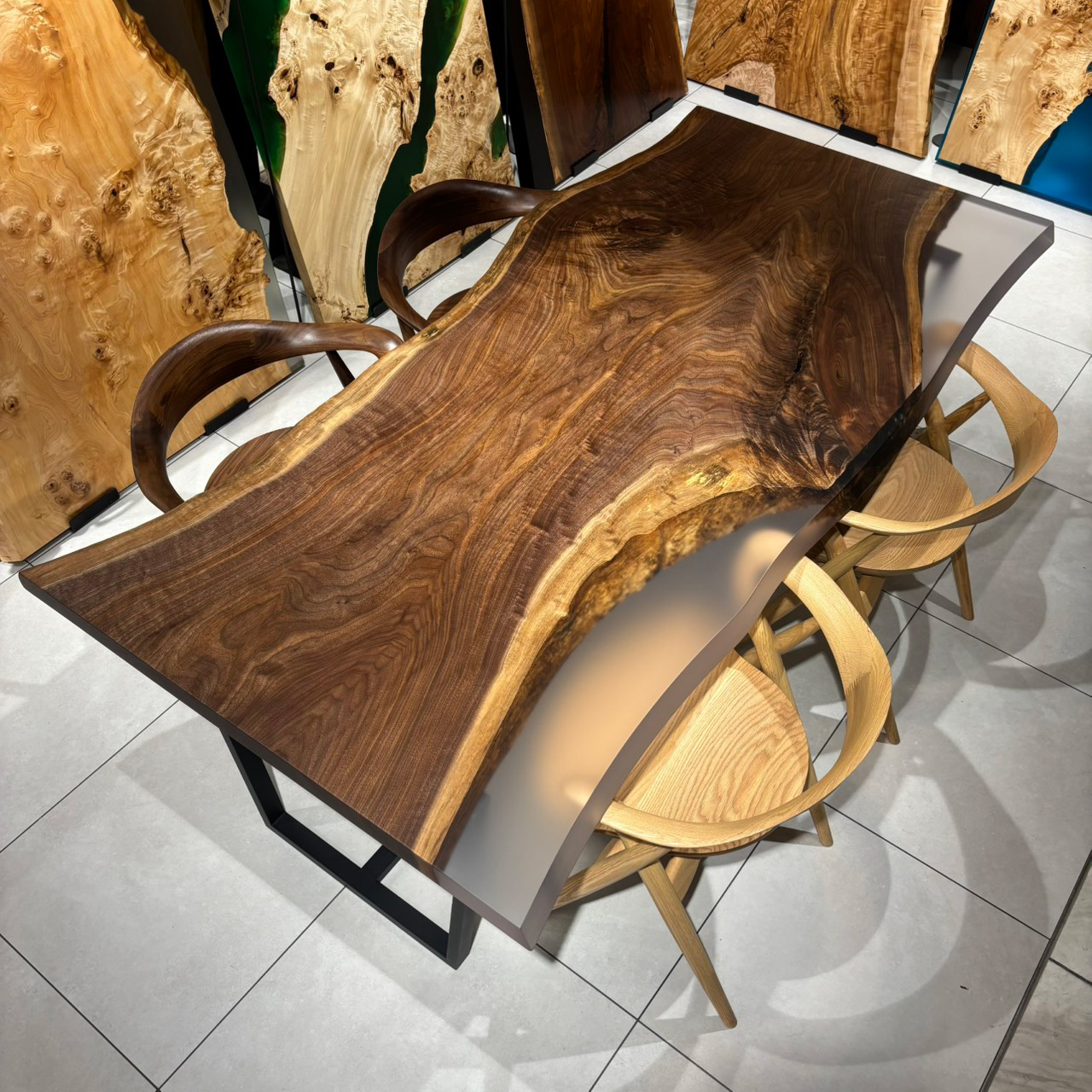 新宿レジン店おすすめのウォールナットレジンテーブル