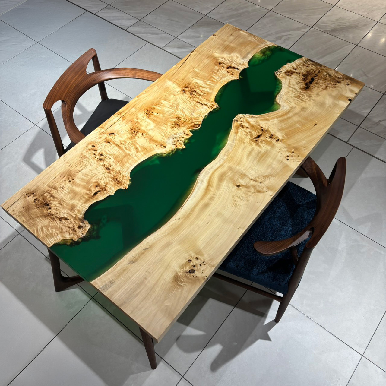 新宿レジン店おすすめのポプラレジンテーブル