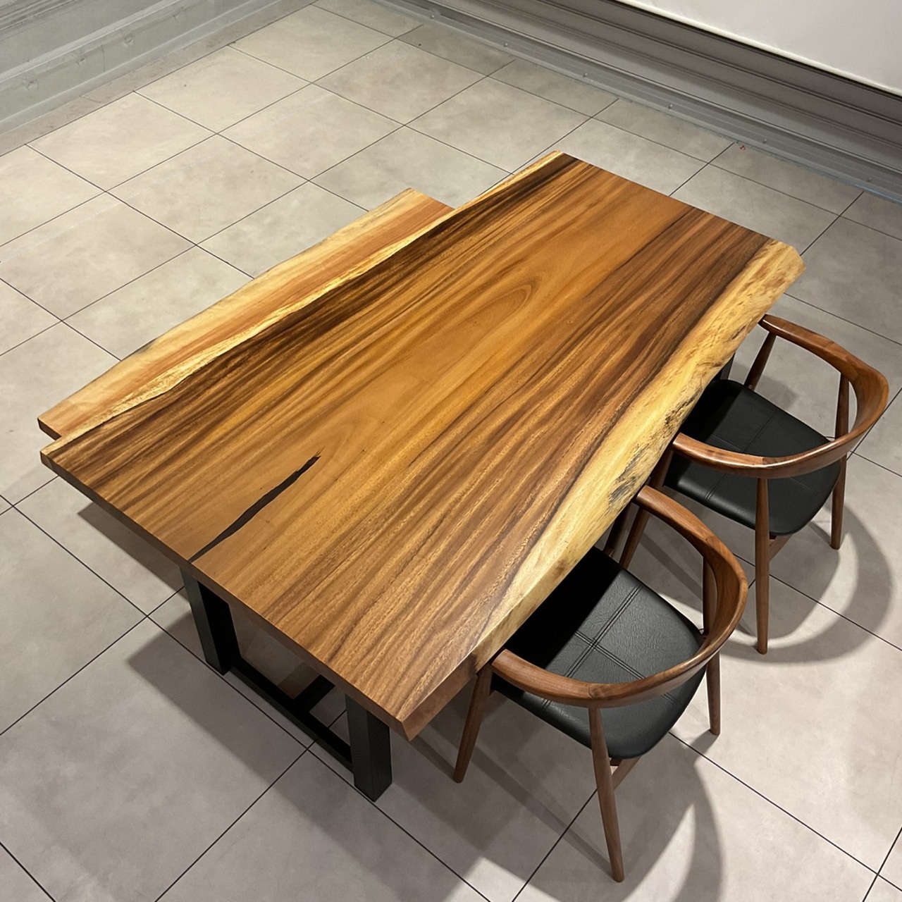 大川店おすすめのモンキーポッド一枚板