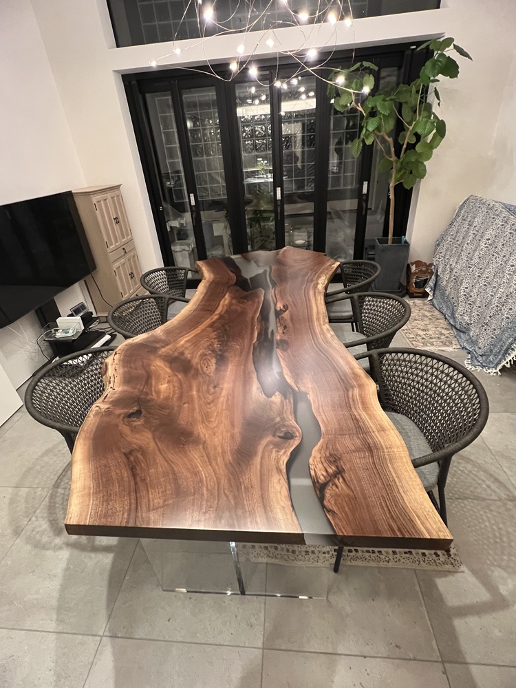 ウォールナットレジンテーブル納品事例