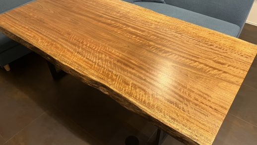 PNGウォールナット一枚板テーブル納品事例