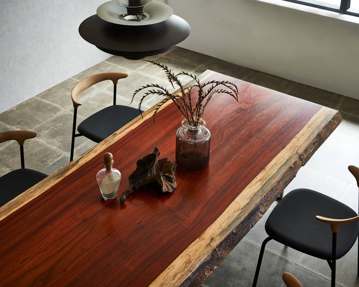 一枚板のダイニングテーブル
