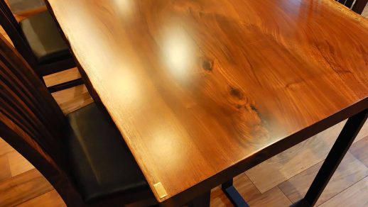 ウォールナット一枚板ダイニングテーブルの納品事例