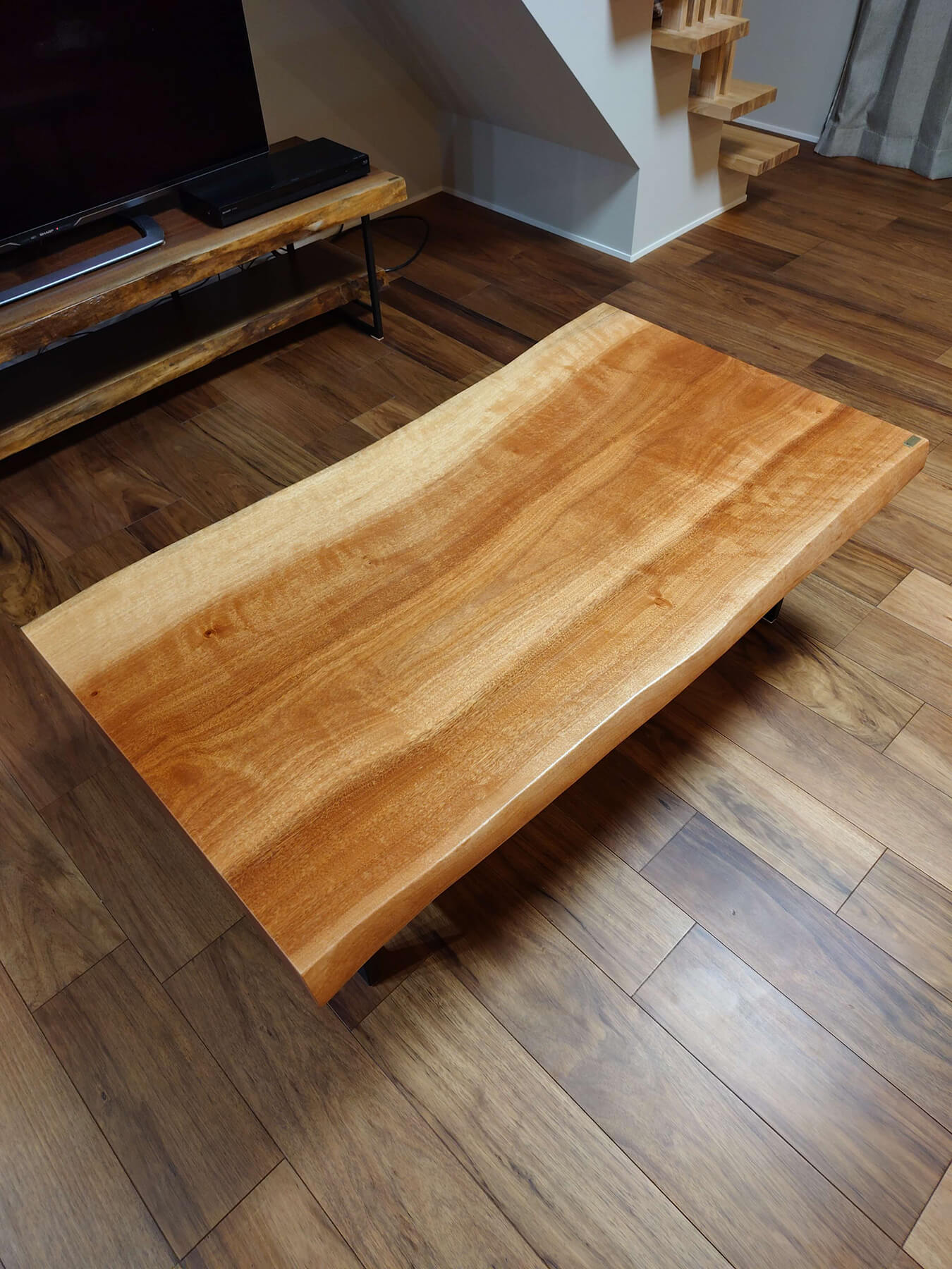 ボセ一枚板のリビングテーブルの納品事例