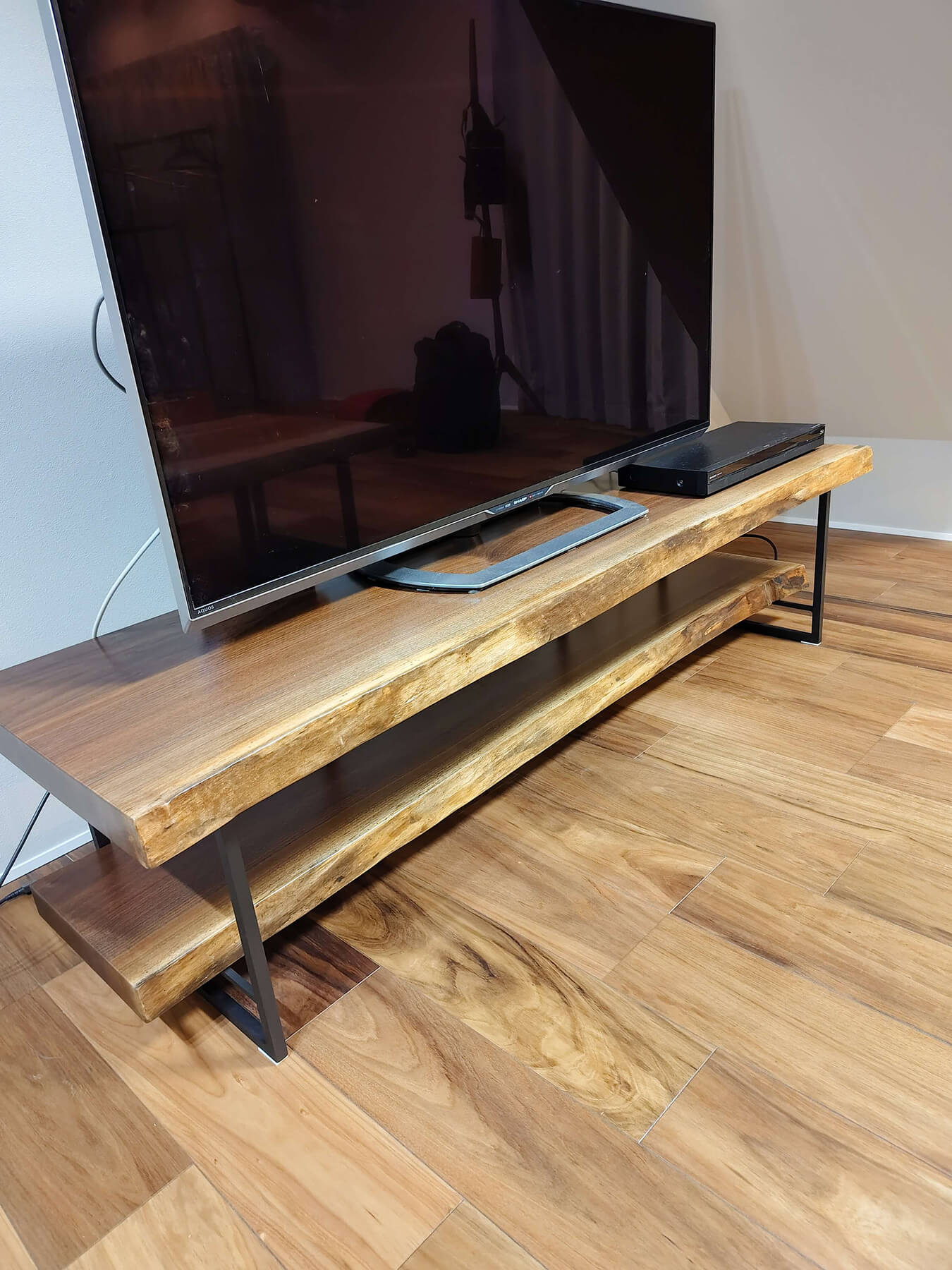 ウォールナットのテレビボードの納品事例