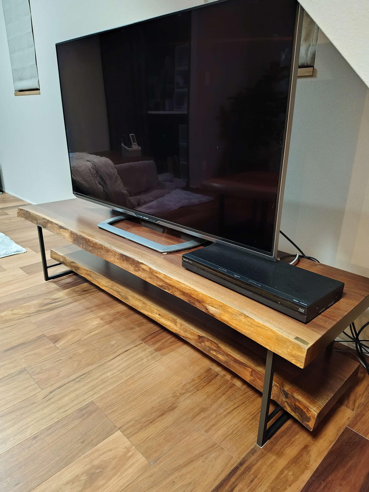 ウォールナットのテレビボードの納品事例