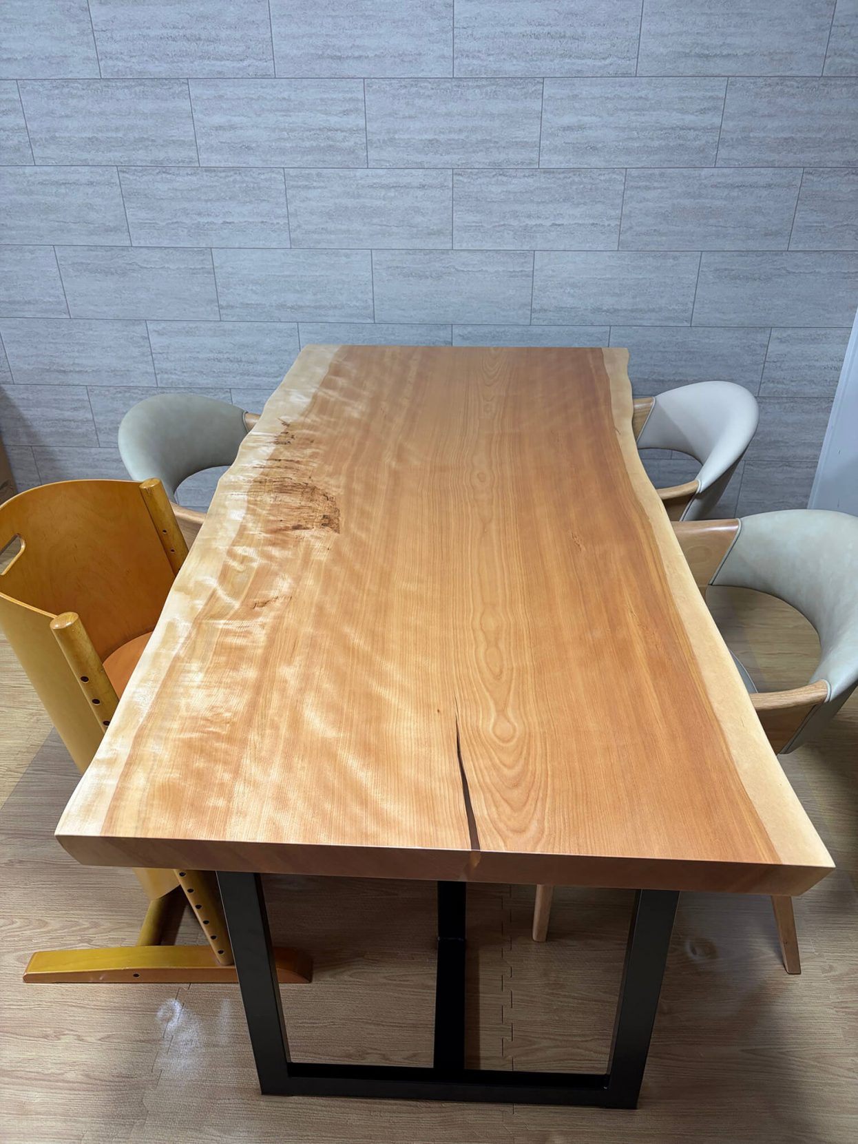マカバ一枚板テーブルの納品事例