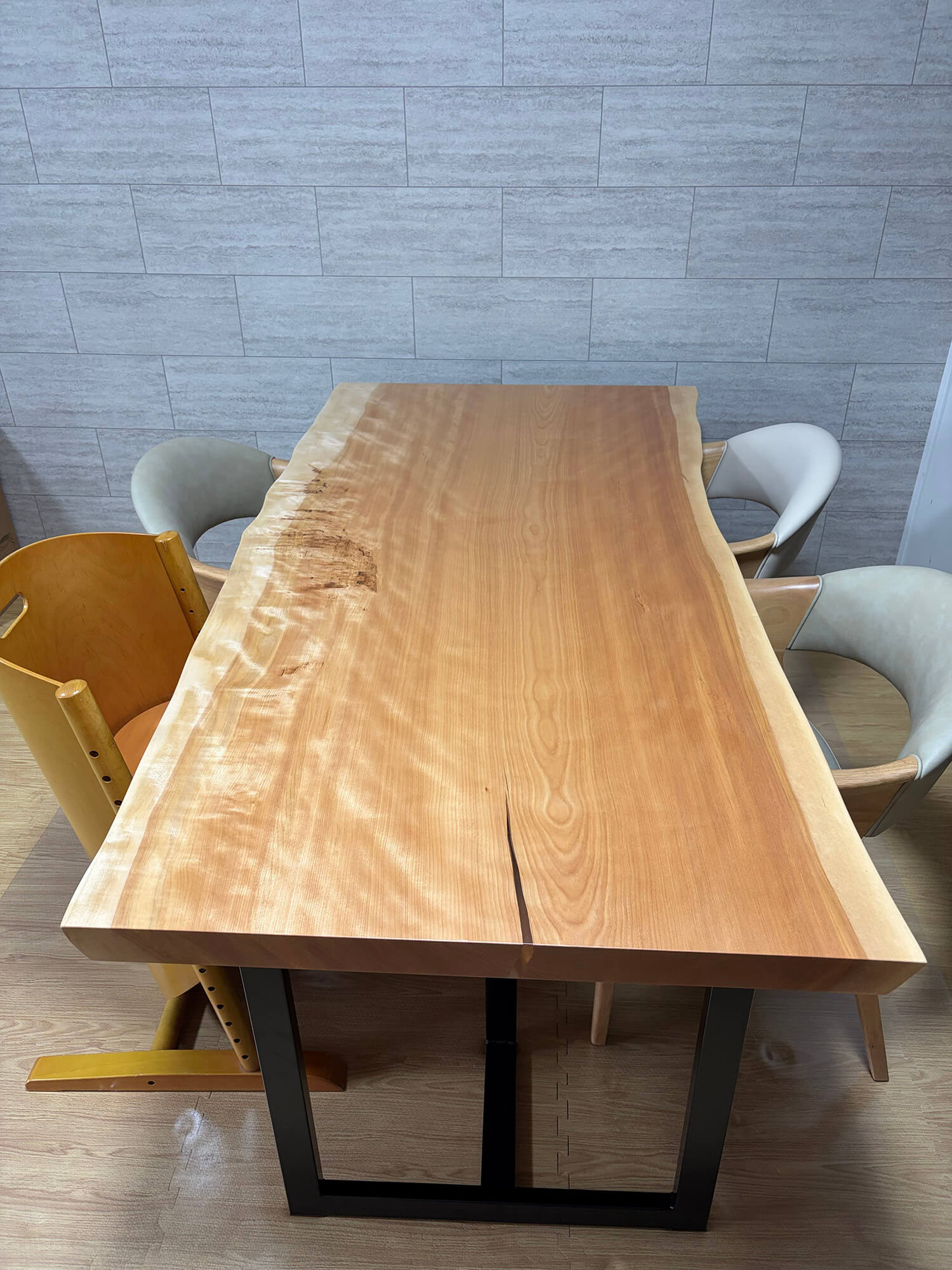 マカバ一枚板テーブルの納品事例