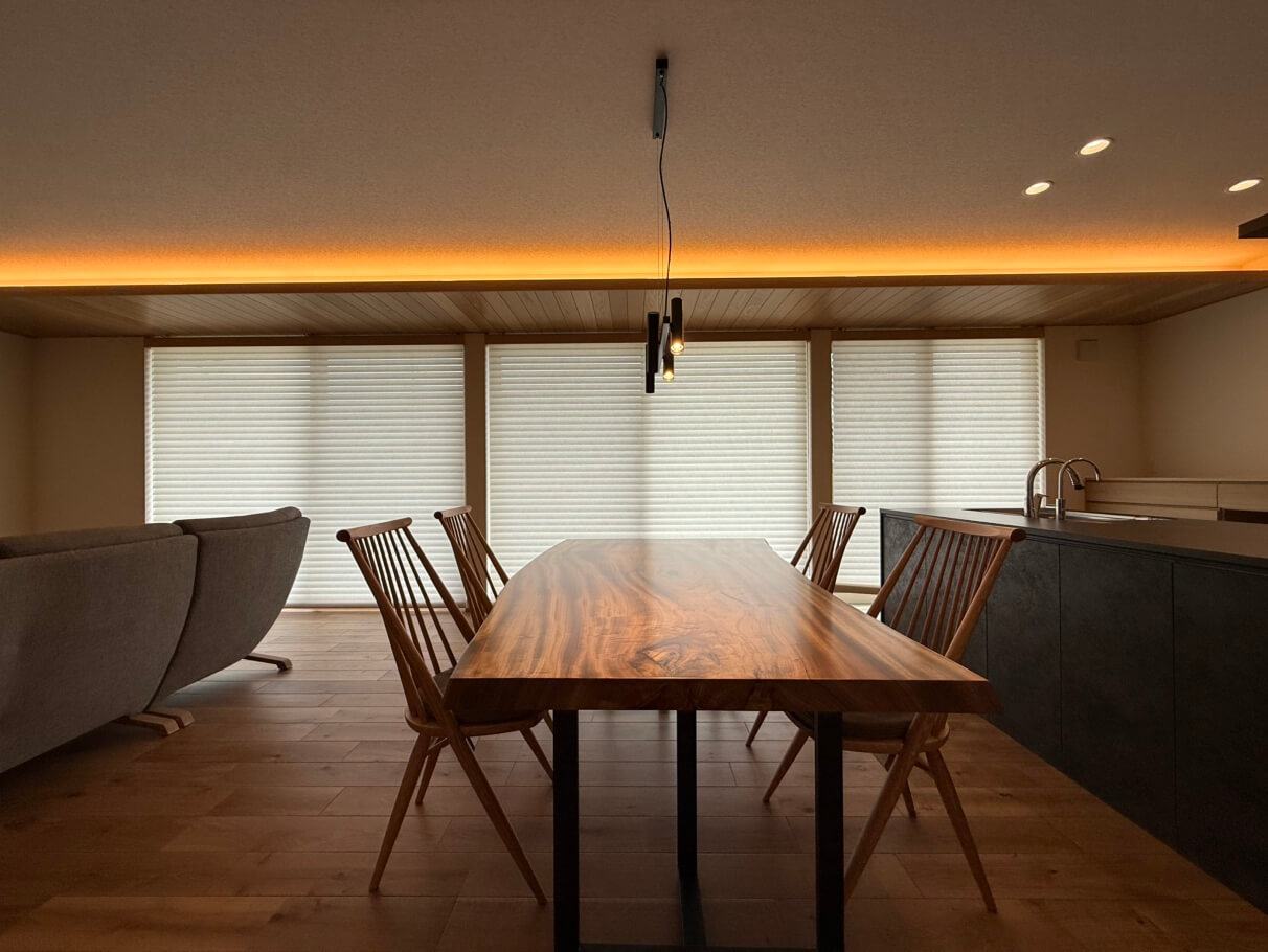 クス一枚板テーブルの納品事例