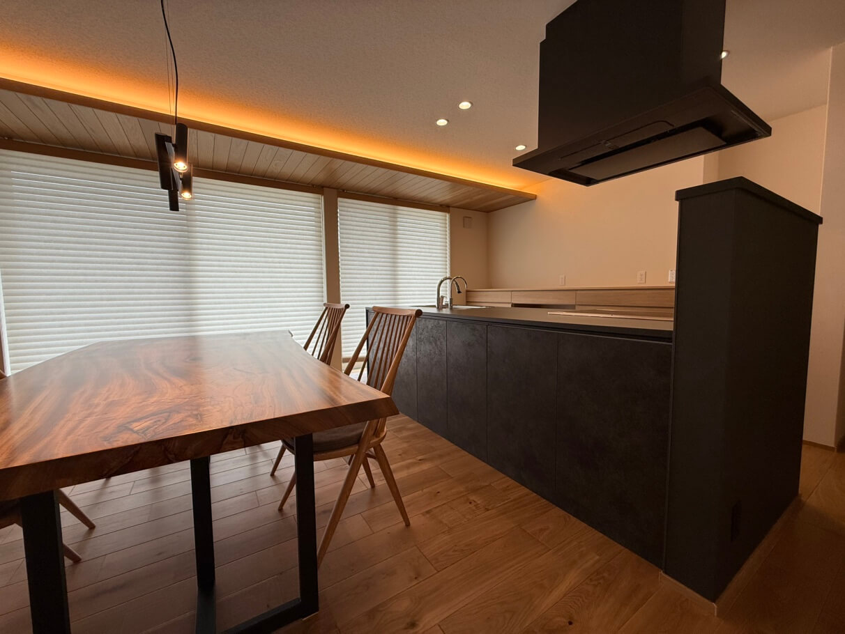 クス一枚板テーブルの納品事例