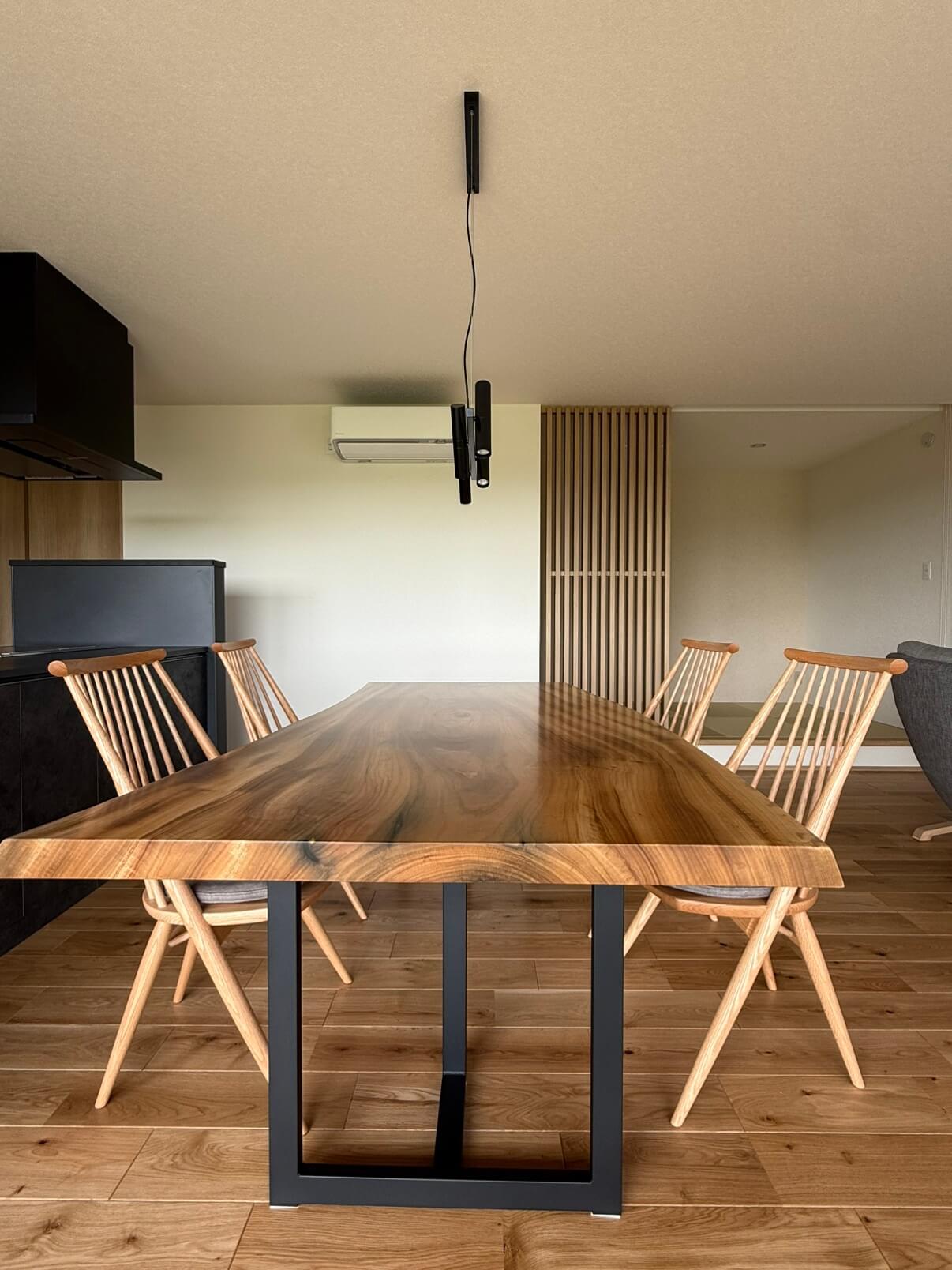 クス一枚板テーブルの納品事例