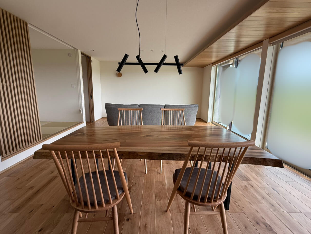 クス一枚板テーブルの納品事例