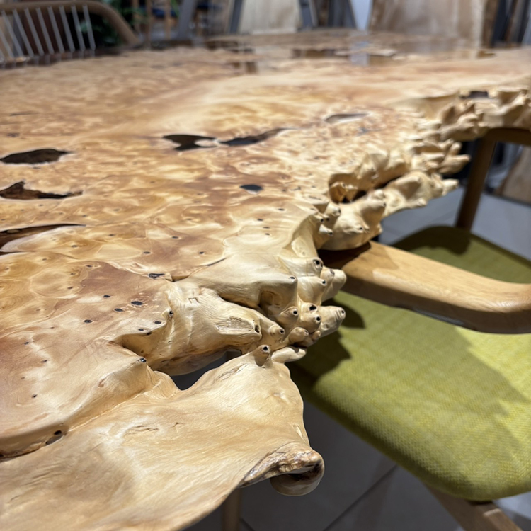 イチョウの一枚板レジンテーブル